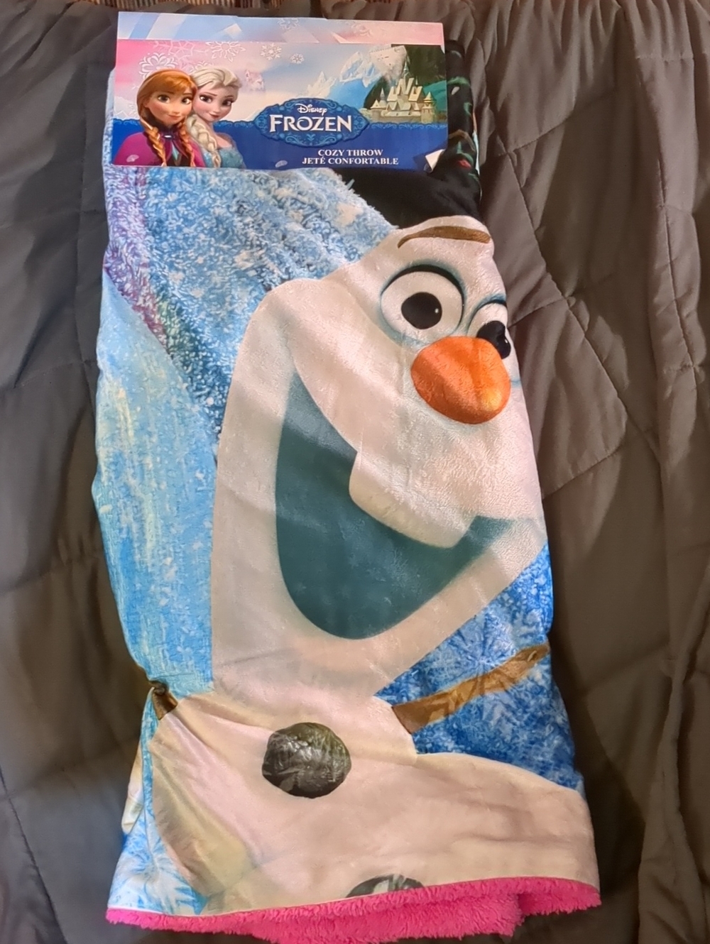 Disney ❄️Frozen❄️ Throw Blanket Featuring Olaf, Elsa And Anna
